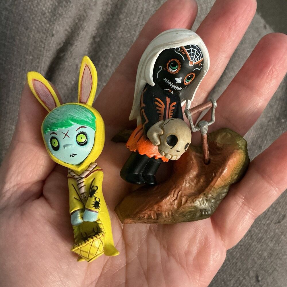 Living Dead Dolls Mezco Calavera Chase Mini Figure Skull Shovel LDD Rare